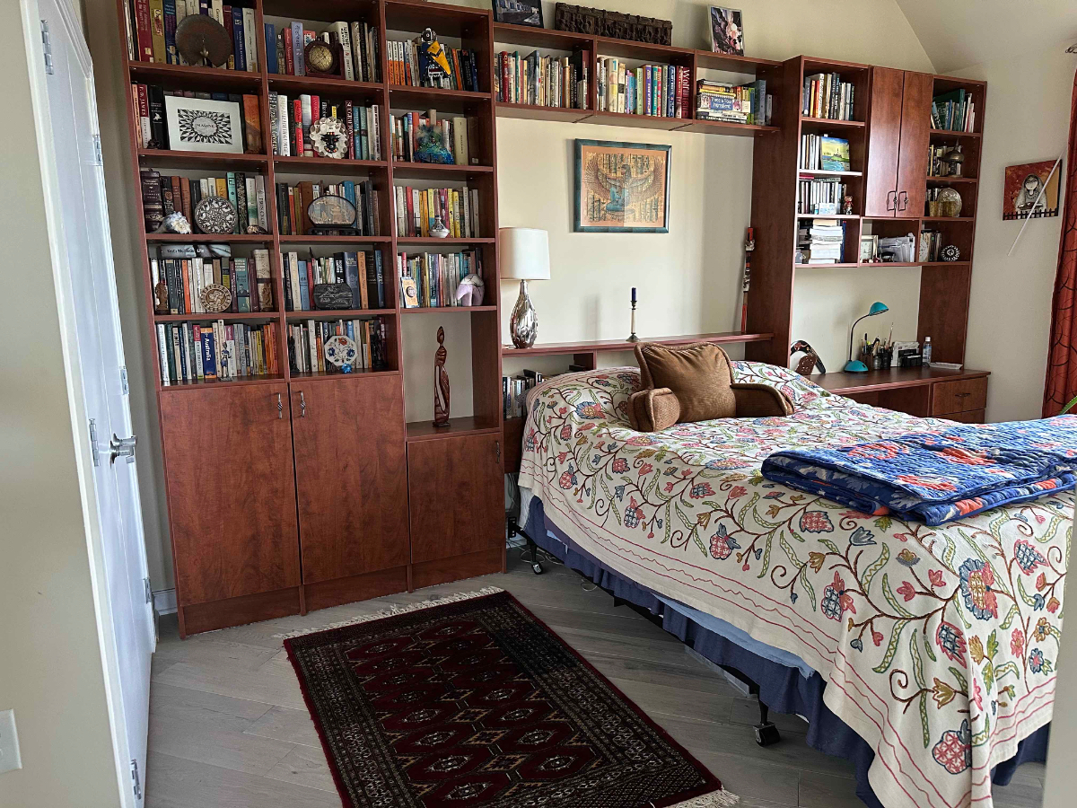 Luxury 1-Bedroom, 1 Large Bath with Jacuzzi tub, close to several hospitals, steps from metro/bus, r - Photo 2