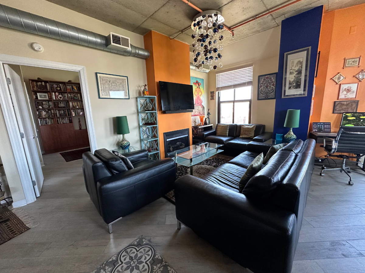 Luxury 1-Bedroom, 1 Large Bath with Jacuzzi tub, close to several hospitals, steps from metro/bus, r - Photo 7