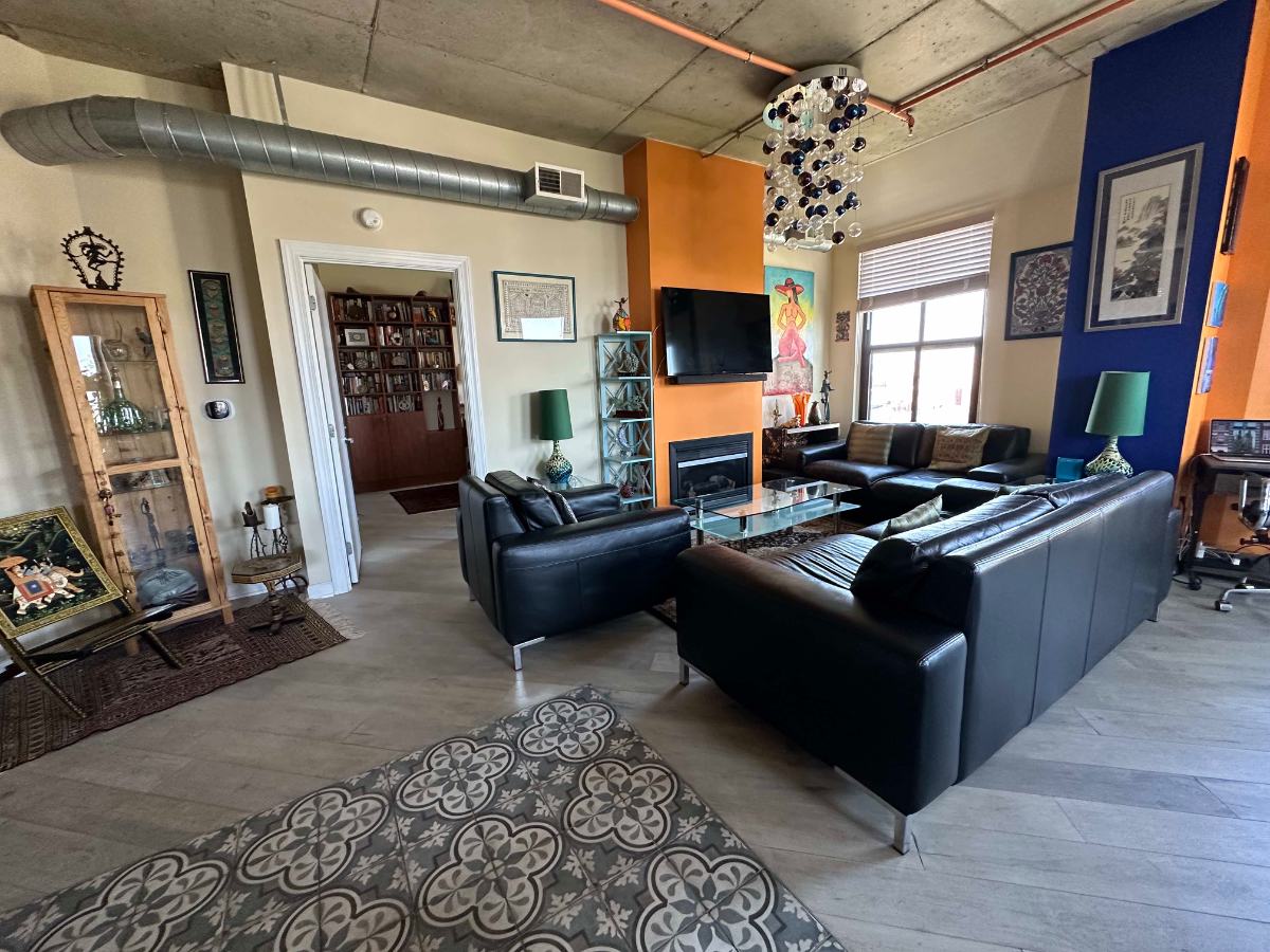 Luxury 1-Bedroom, 1 Large Bath with Jacuzzi tub, close to several hospitals, steps from metro/bus, r - Photo 10