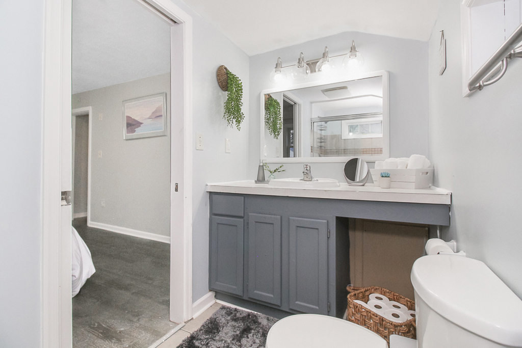 Beautiful Home with New Kitchen and Fenced Yard - 3 Beds, 2 Baths - Photo 11