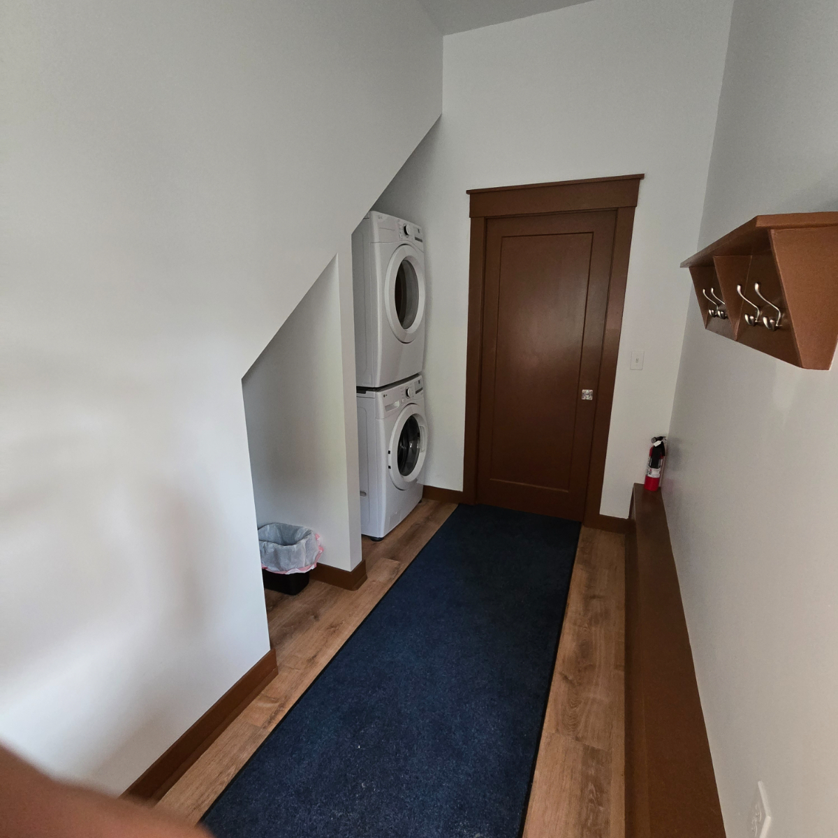 Stone Pear Guesthouse - New 1BED Guesthouse with Quiet Setting, Private Deck and Scenic Views - Photo 2