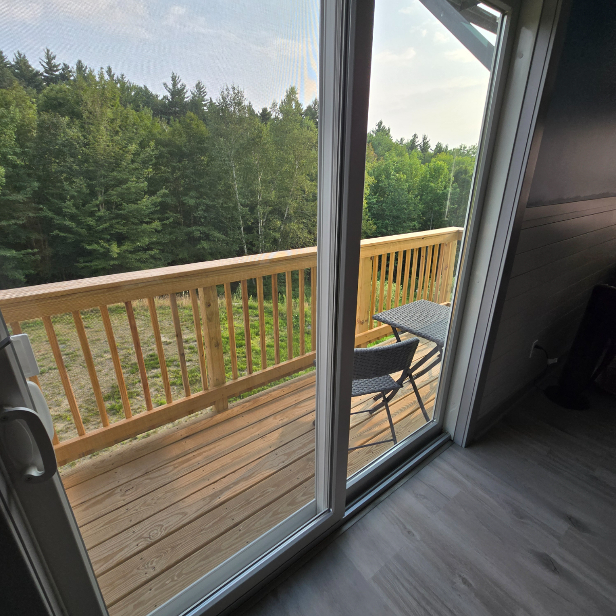 Stone Pear Guesthouse - New 1BED Guesthouse with Quiet Setting, Private Deck and Scenic Views - Photo 12