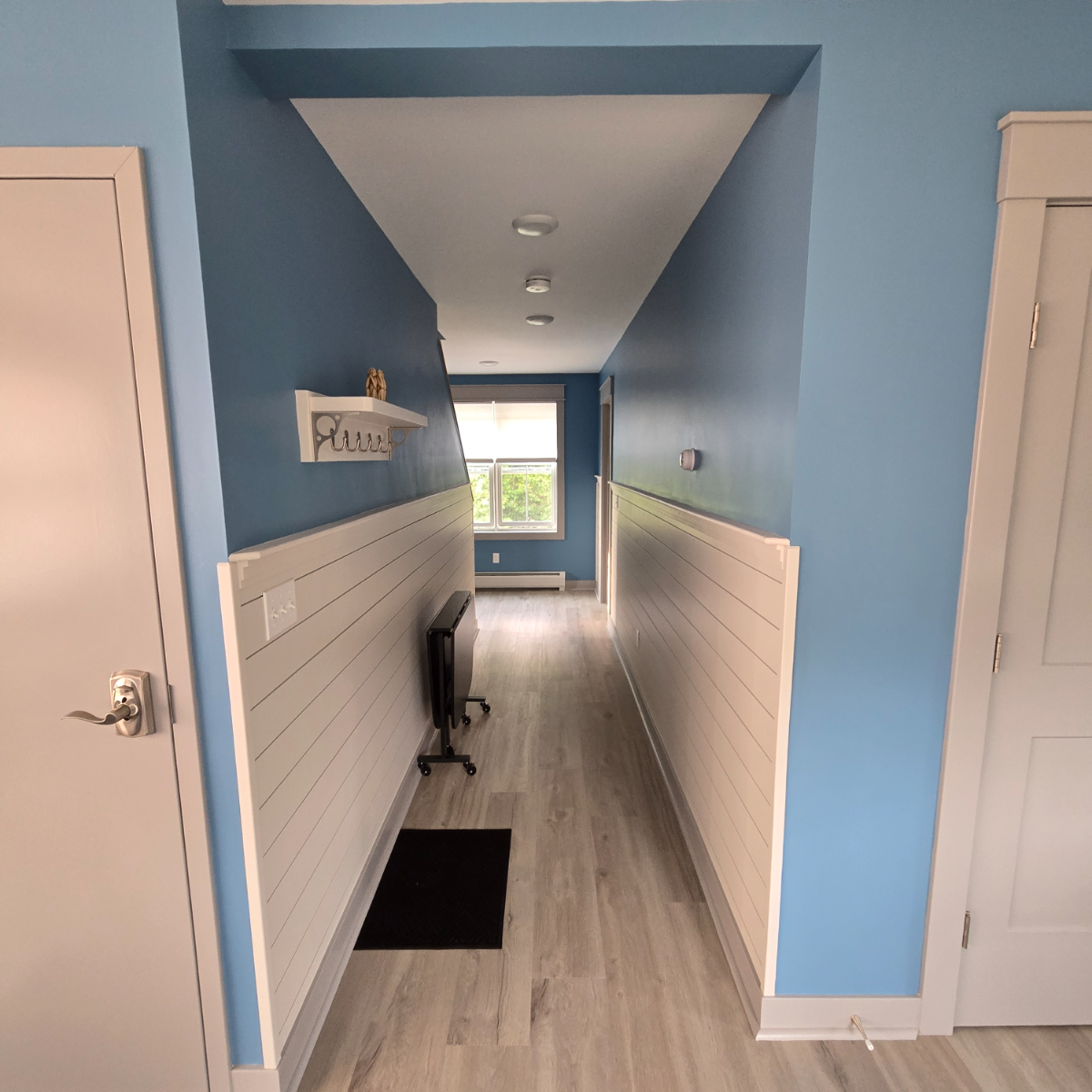 Stone Pear Guesthouse - New 1BED Guesthouse with Quiet Setting, Private Deck and Scenic Views - Photo 5