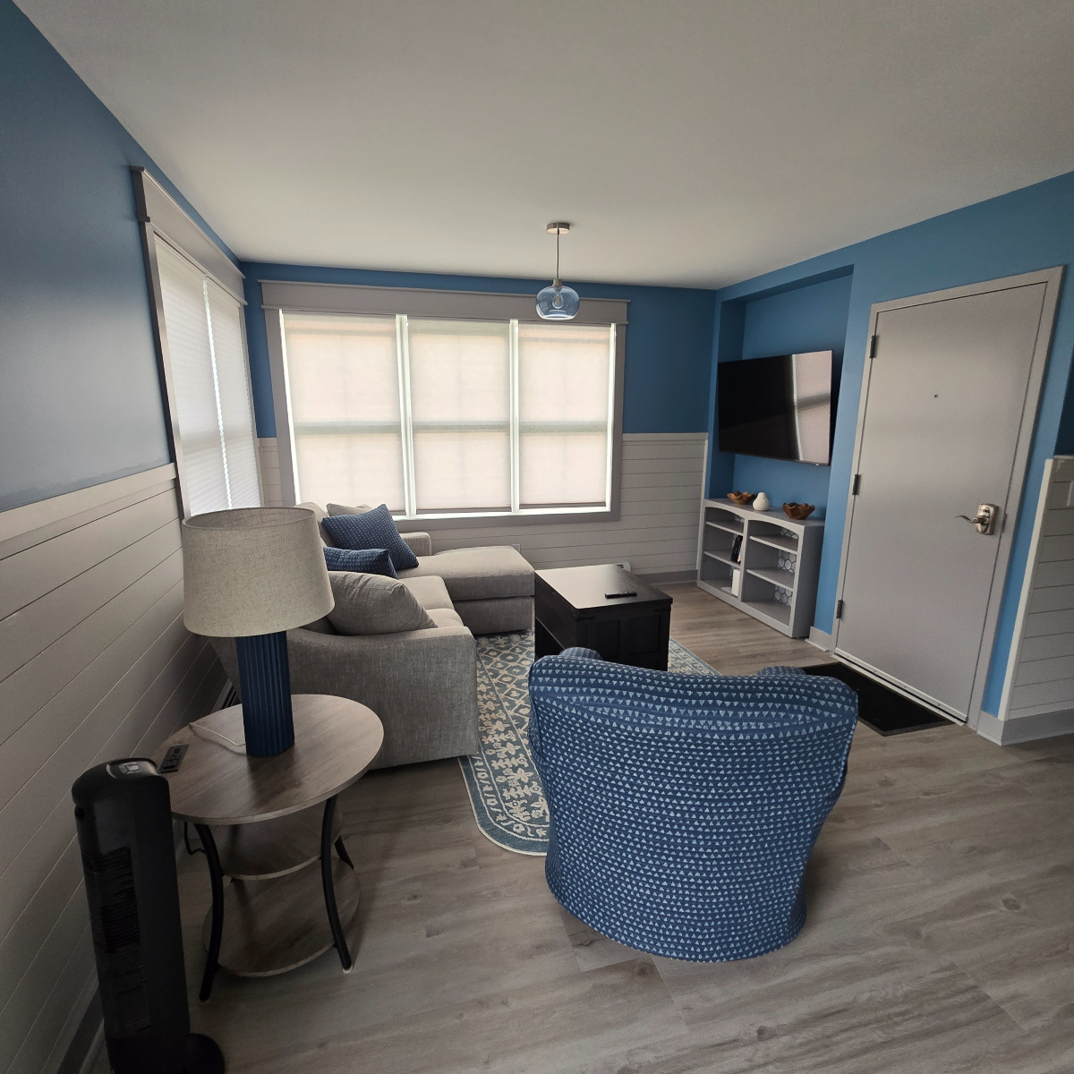 Stone Pear Guesthouse - New 1BED Guesthouse with Quiet Setting, Private Deck and Scenic Views - Photo 4