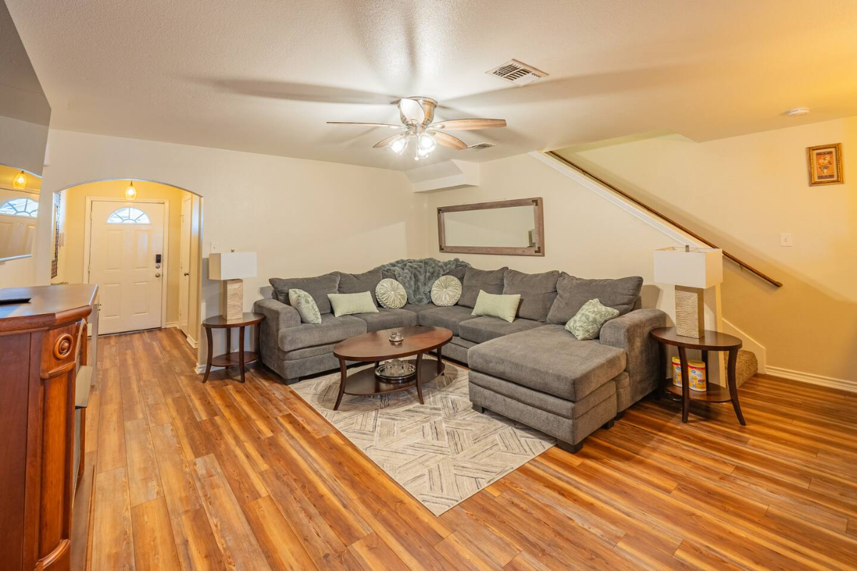 Welcome to Your Cozy Retreat - Photo 1
