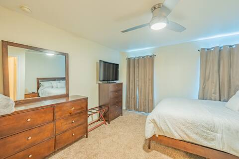 Welcome to Your Cozy Retreat - Photo 11