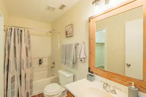 Welcome to Your Cozy Retreat - Photo 12