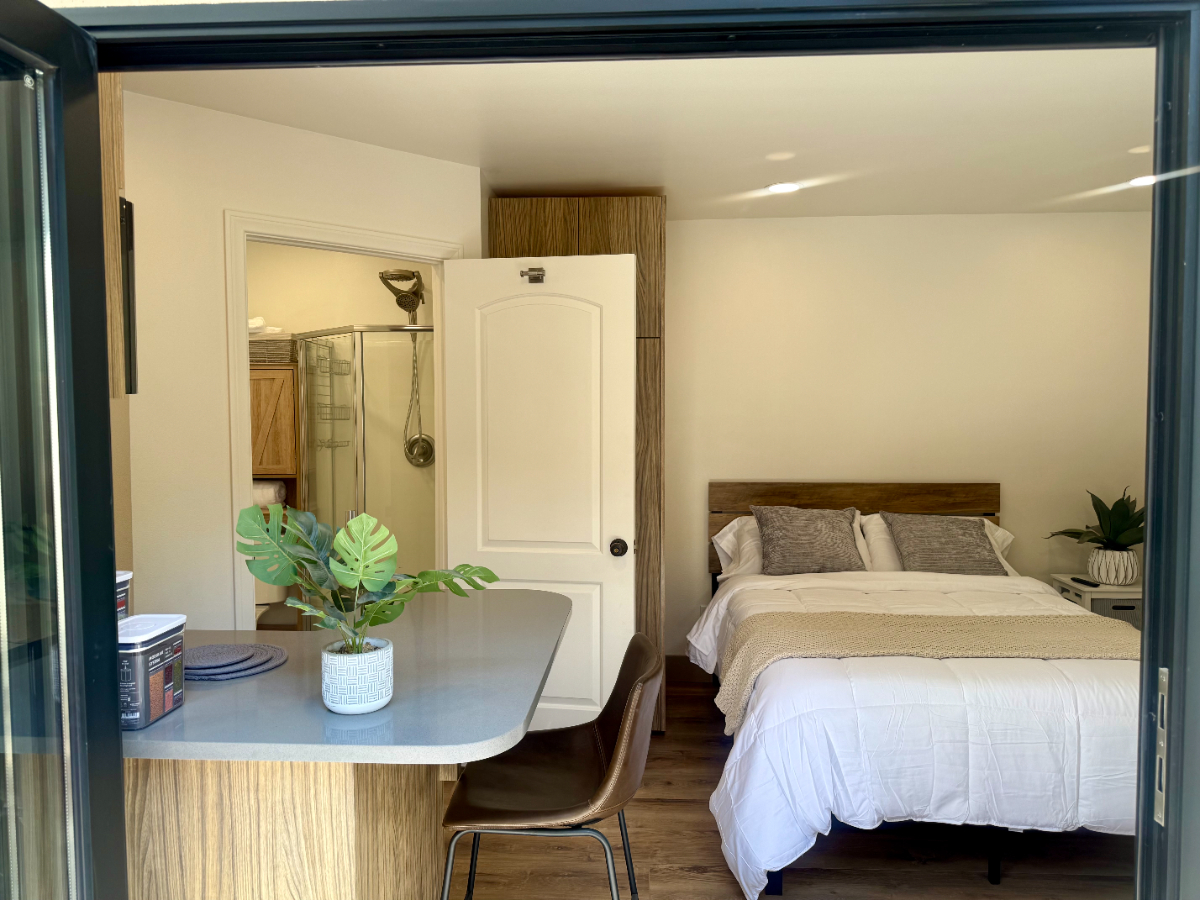Cute Midtown Tiny Studio. Gated. 5 Mins To Beach. - Photo 2
