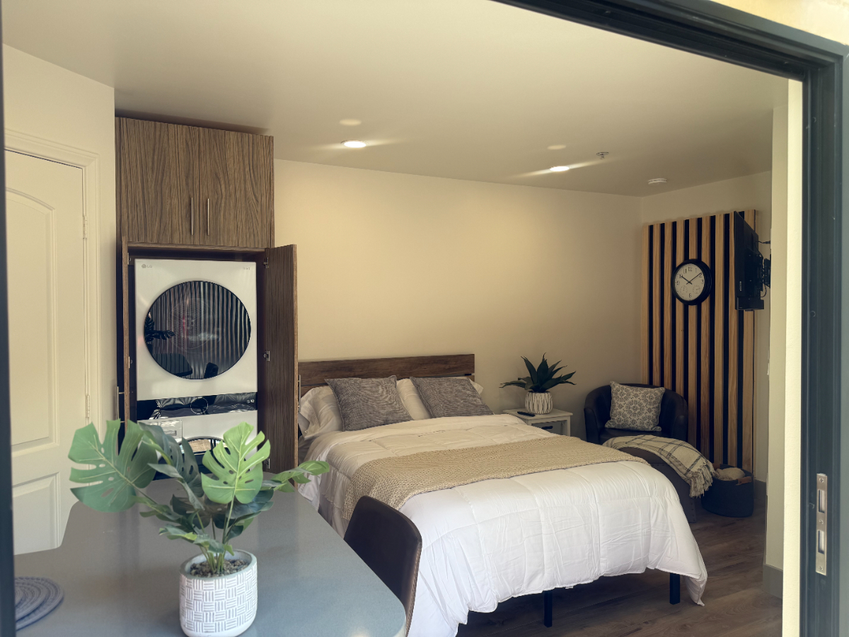 Cute Midtown Tiny Studio. Gated. 5 Mins To Beach. - Photo 3