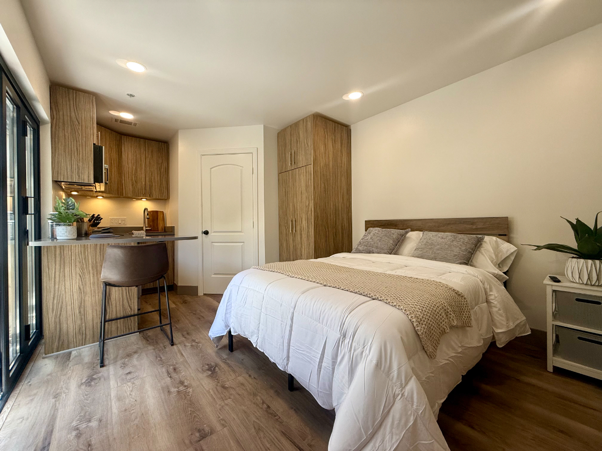 Cute Midtown Tiny Studio. Gated. 5 Mins To Beach. - Photo 1