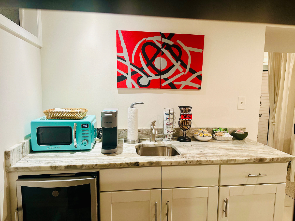 Modern, relaxing studio getaway - Photo 6
