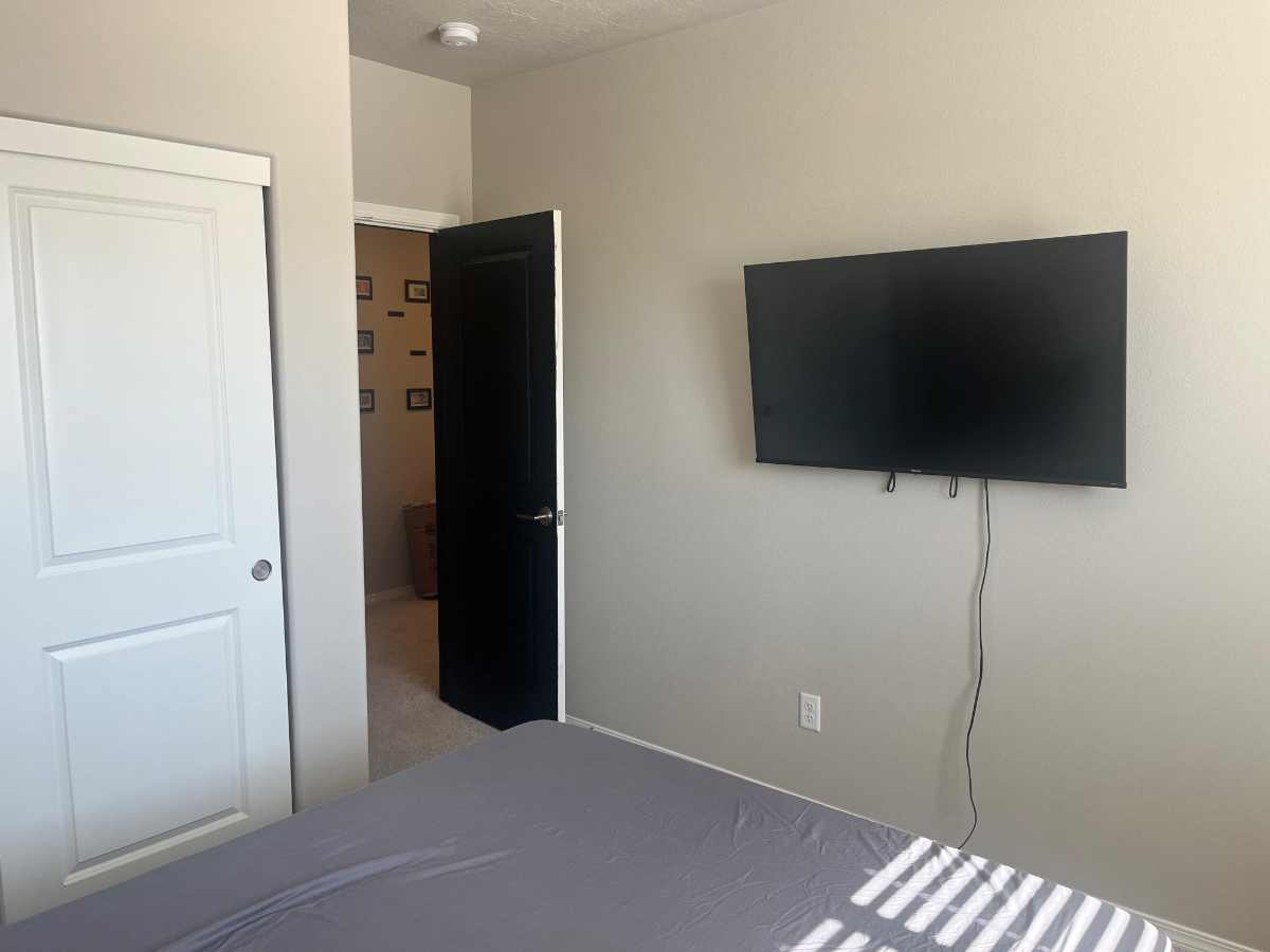 Modern Furnished Home Close to Hospitals - Photo 2
