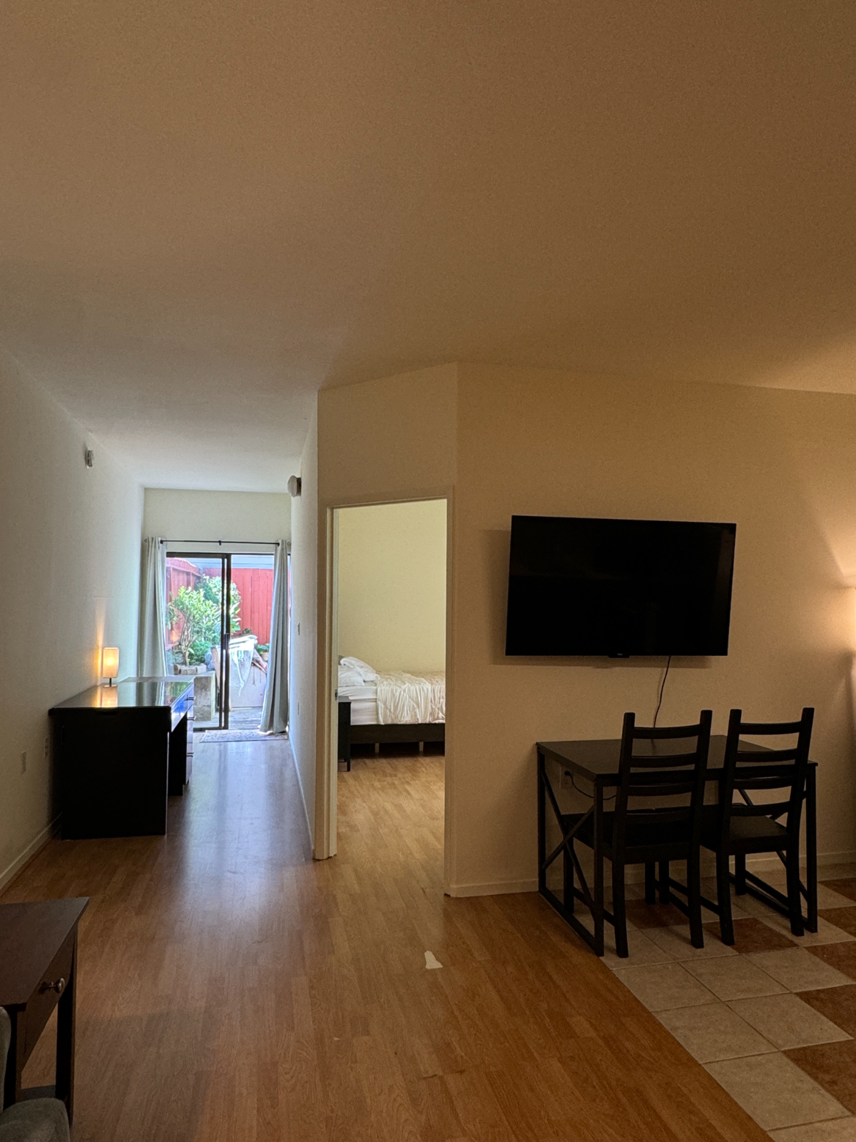 Located on the N Judah Line - Fully Furnished 1 Bed, 1 Bath, Apartment with 9 Foot Ceilings - Photo 3