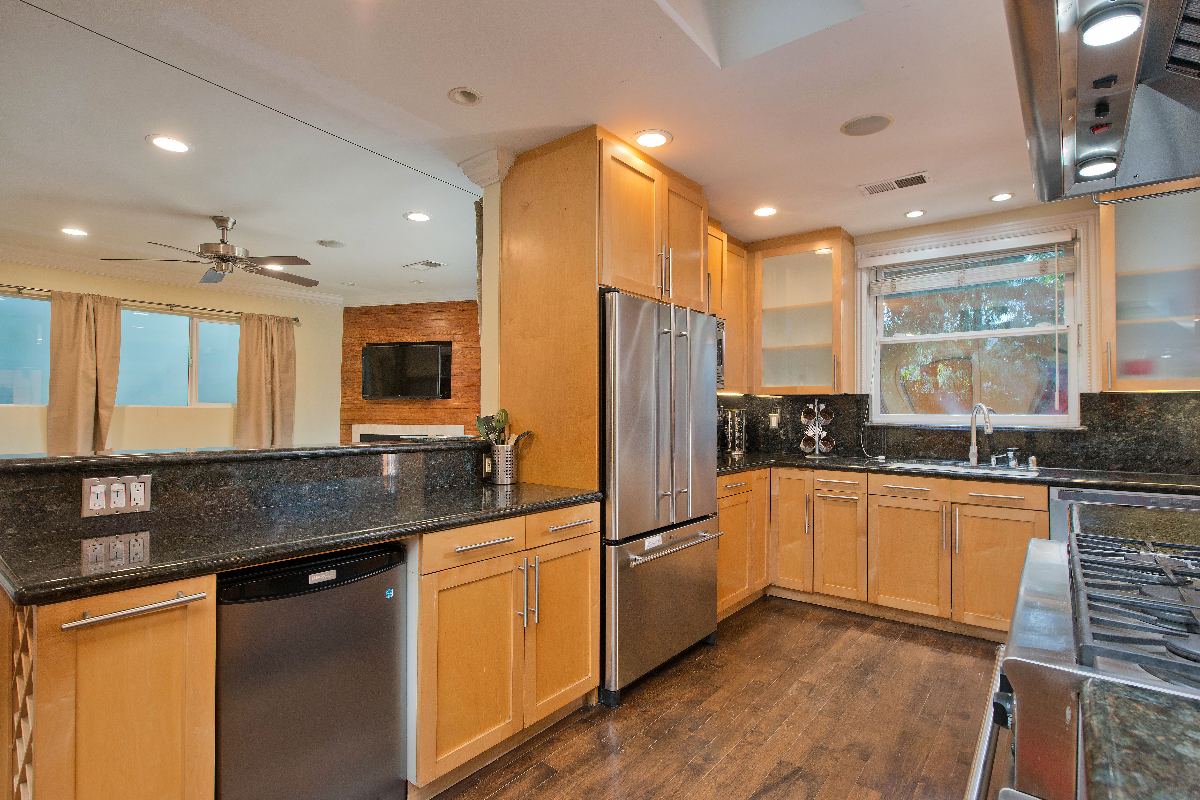 Split Level - Photo 4