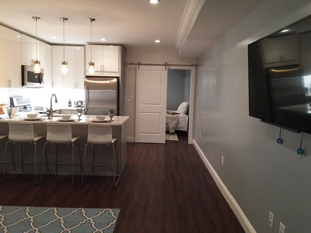 Cozy Renovated Apartment in Capitol Hill Near H Street - Walk-In Closet, Full Kitchen & All Utilitie - Photo 4