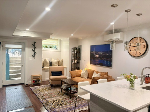 Cozy Renovated Apartment in Capitol Hill Near H Street - Walk-In Closet, Full Kitchen & All Utilitie - Photo 8