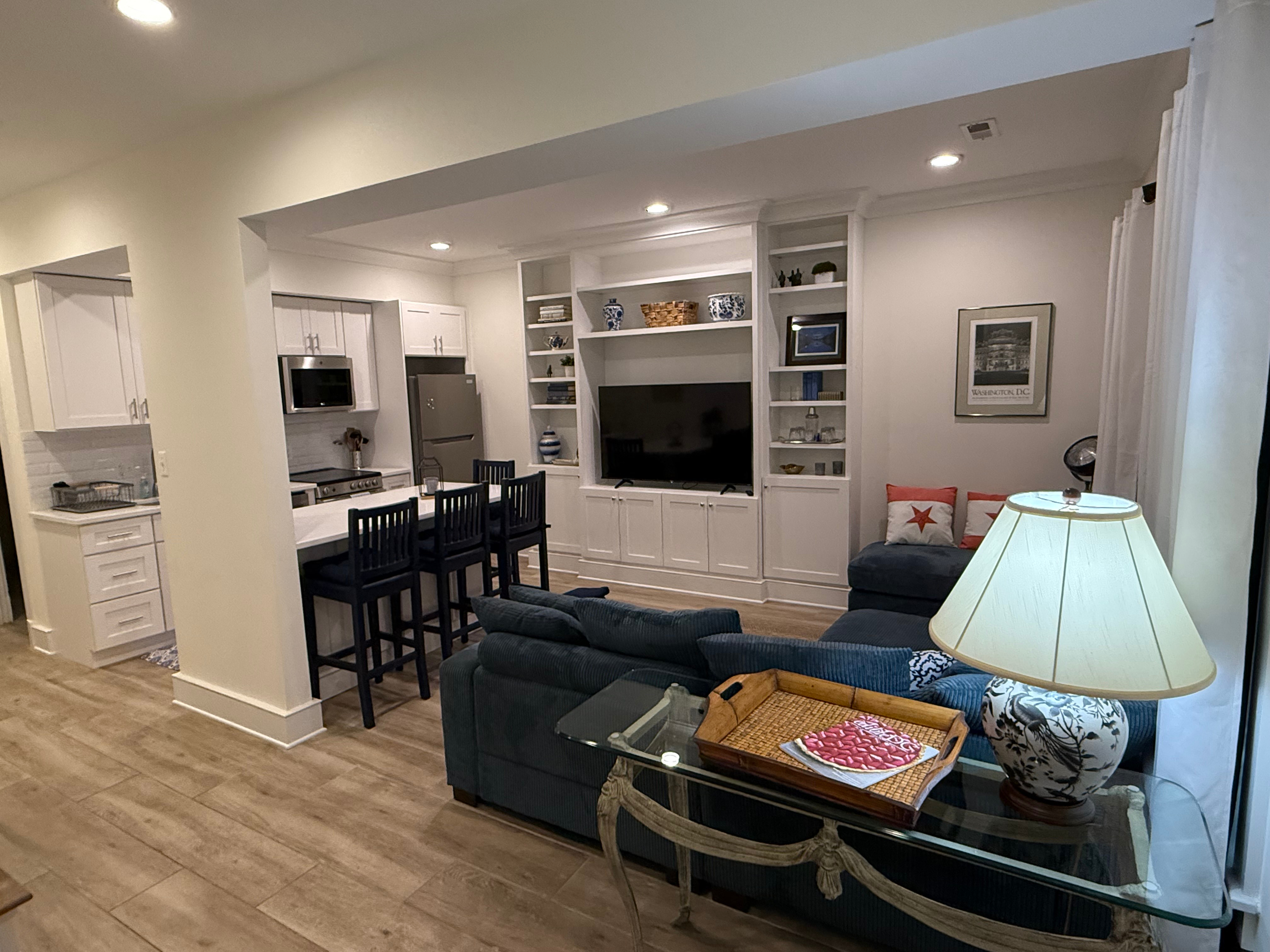 Bright and open, this well-kept and stylish 3 bed/2.5 bath flat features two levels with soaring cei - Photo 10
