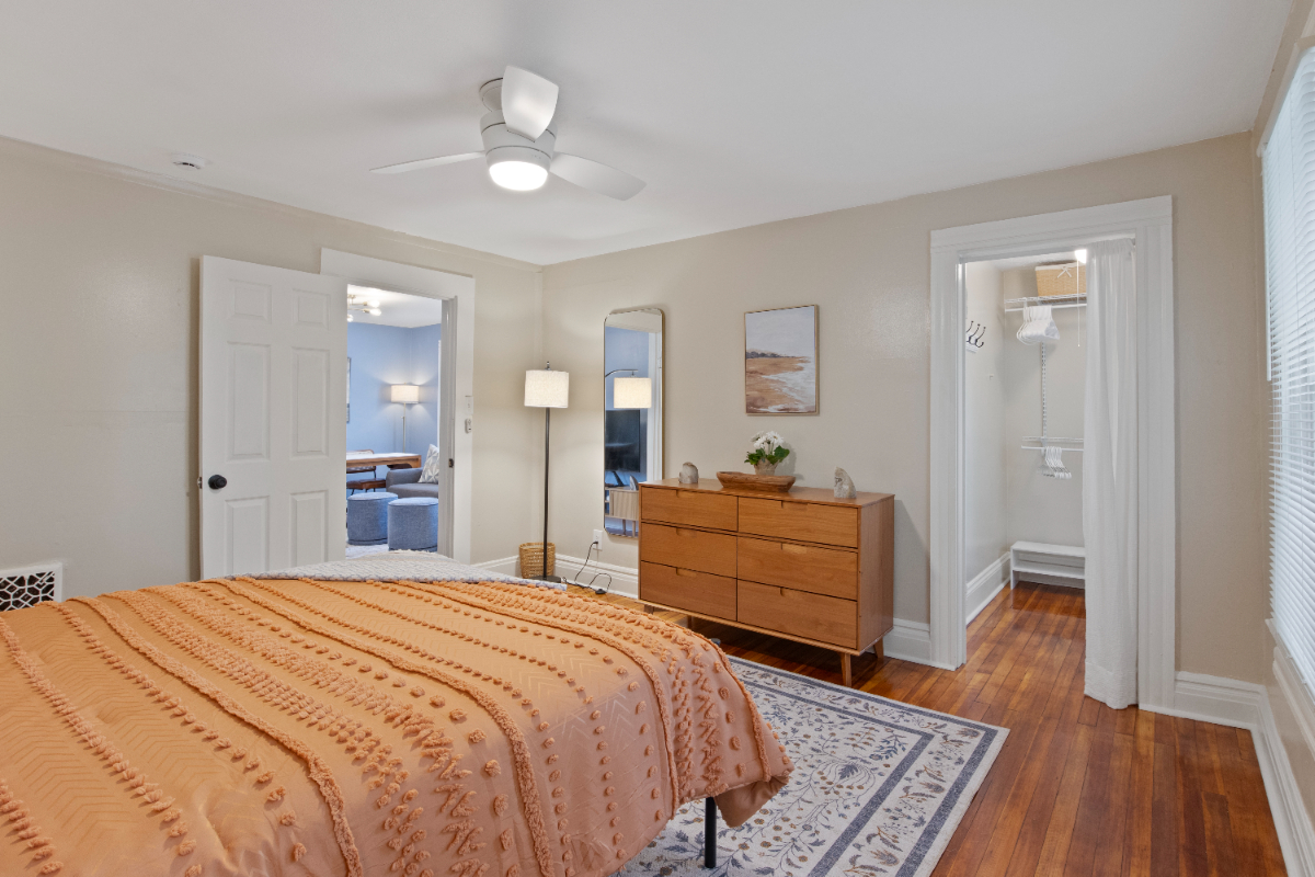 2 mins from Strong, Highland Hospital - Mid-Century Inspired, Fully Equipped and Stylishly Furnished - Photo 9