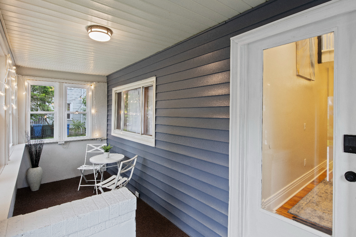 2 mins from Strong, Highland Hospital - Mid-Century Inspired, Fully Equipped and Stylishly Furnished - Photo 2