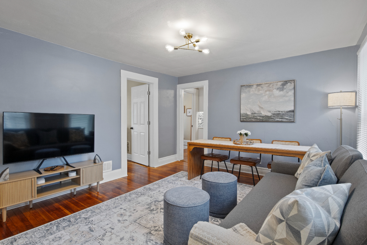 2 mins from Strong, Highland Hospital - Mid-Century Inspired, Fully Equipped and Stylishly Furnished - Photo 5