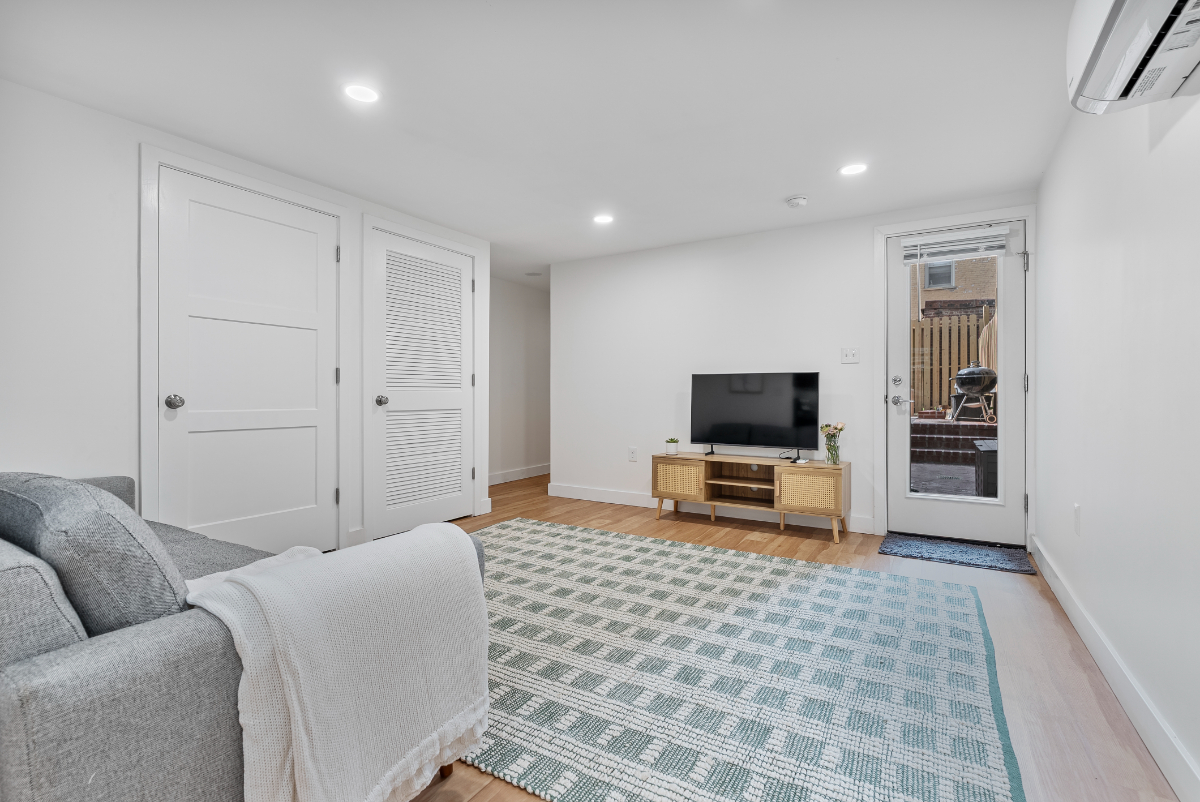 1BR/1BA Modern Home on a Quiet Street - Photo 1