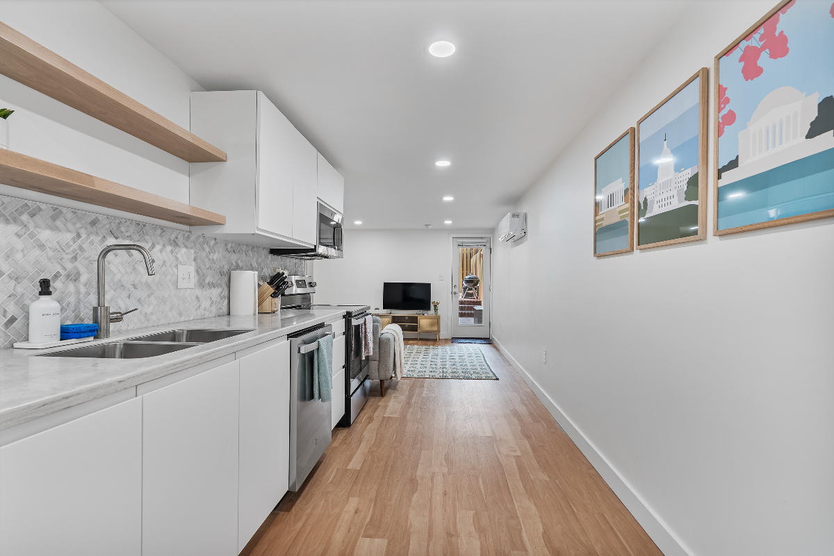 1BR/1BA Modern Home on a Quiet Street - Photo 12