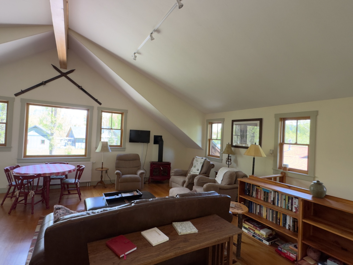 Quiet guesthouse near town, ski area and national park - Photo 2