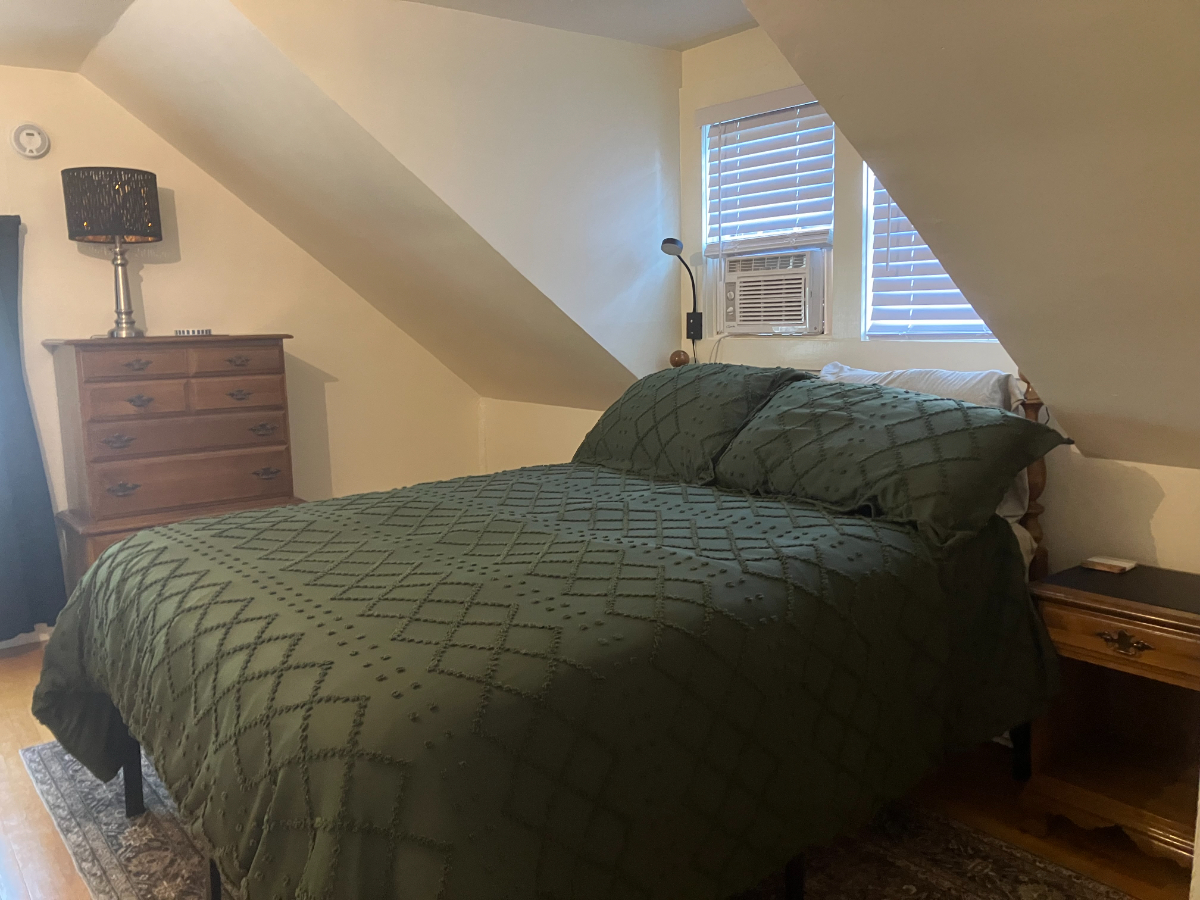 Two Bedroom Guest House Near Lake Champlain - Photo 3