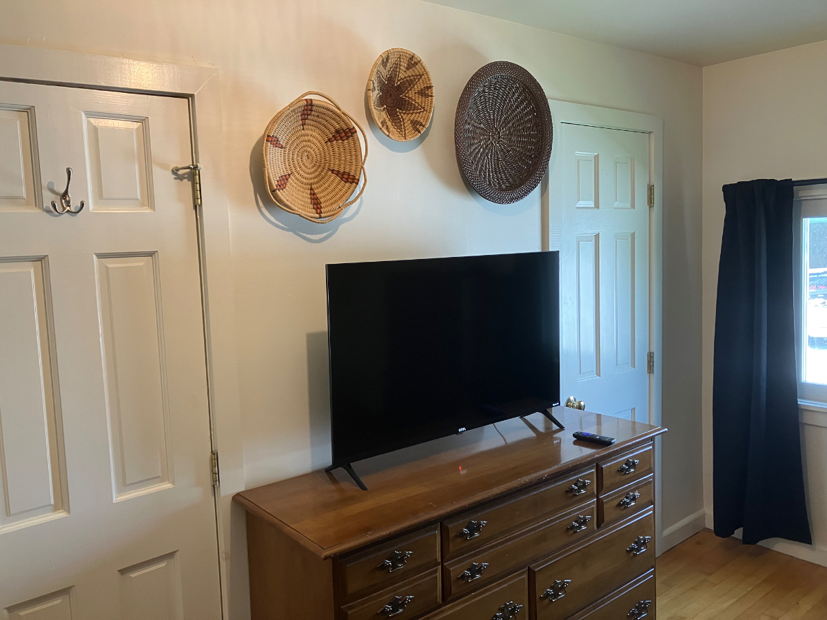 Two Bedroom Guest House Near Lake Champlain - Photo 4