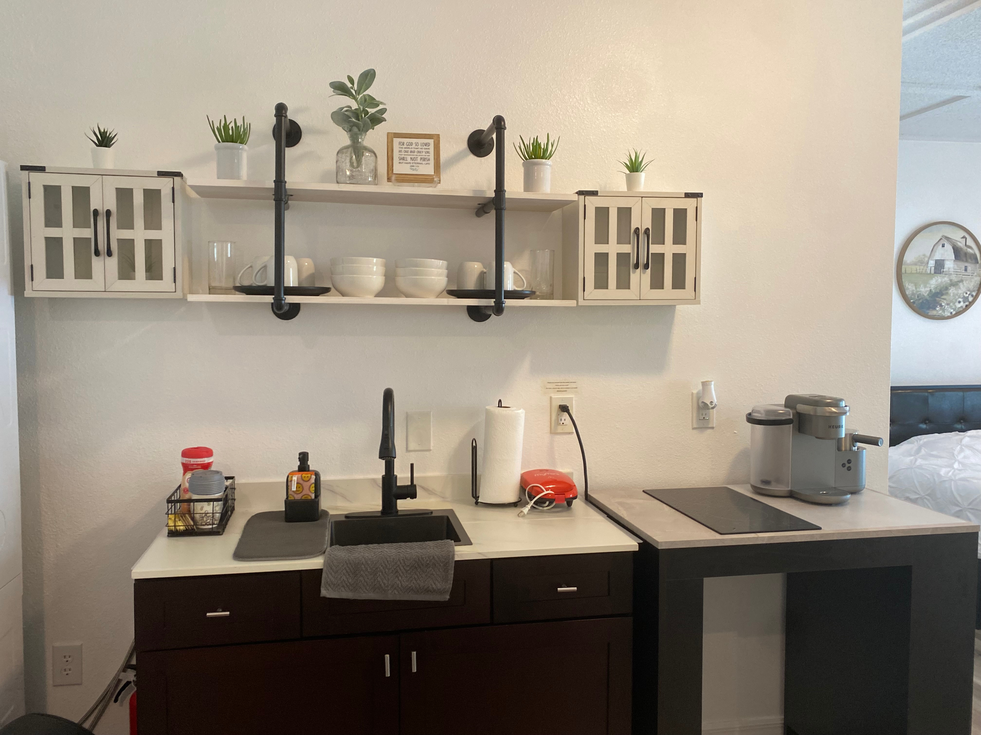 Charming and Comfy Studio - Photo 7