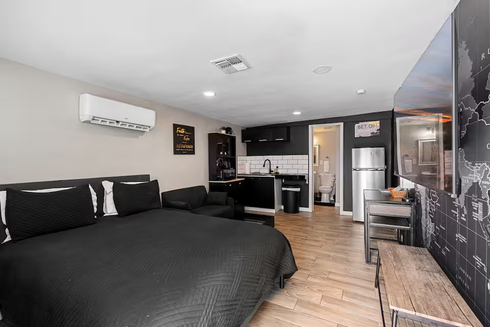 Cozy Phoenix Studio Close to Hospitals & Downtown