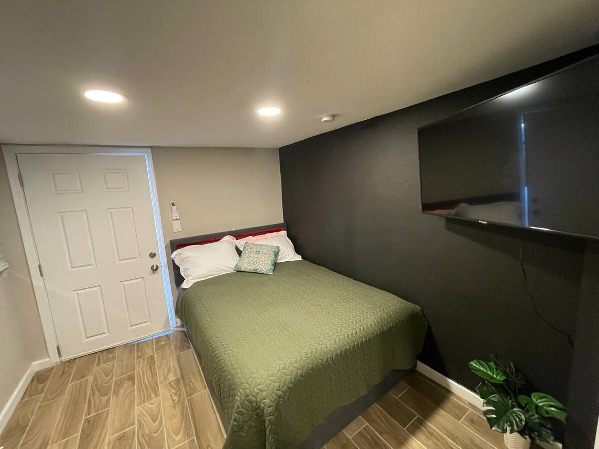 Simple & Comfy Studio in Central Phoenix