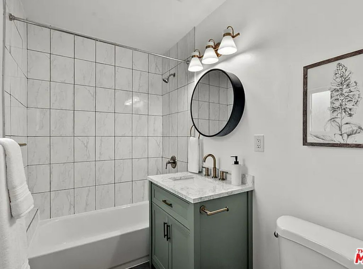 Charming 1BR Guest House w/ Stunning Private Yard - Photo 4