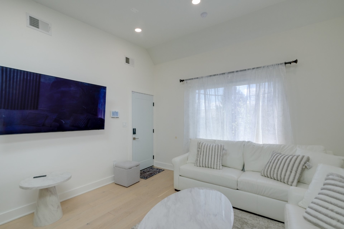 Modern Beautiful furnished room, each room has own bathrooms - Photo 5