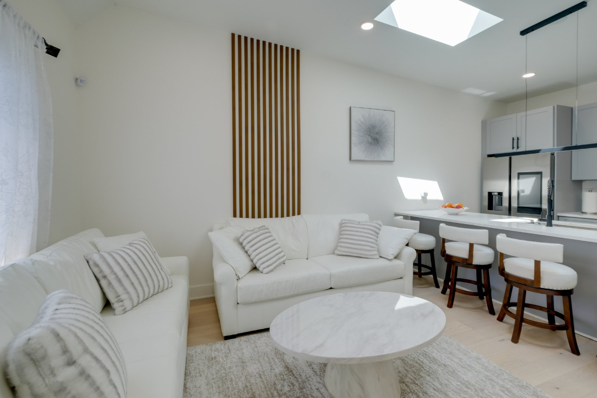 Modern Beautiful furnished room, each room has own bathrooms - Photo 3
