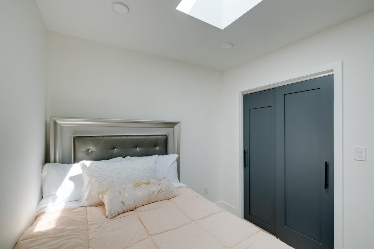 Modern Beautiful furnished room, each room has own bathrooms - Photo 11