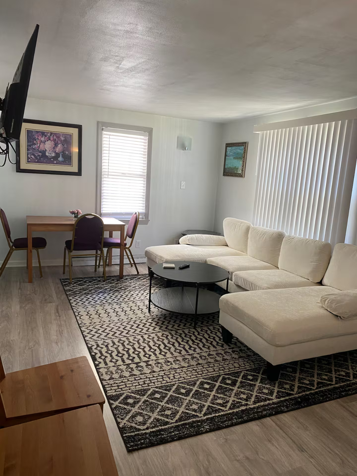 Cozy Comfort Meets Convenience--Spacious 3BR Close to Everything