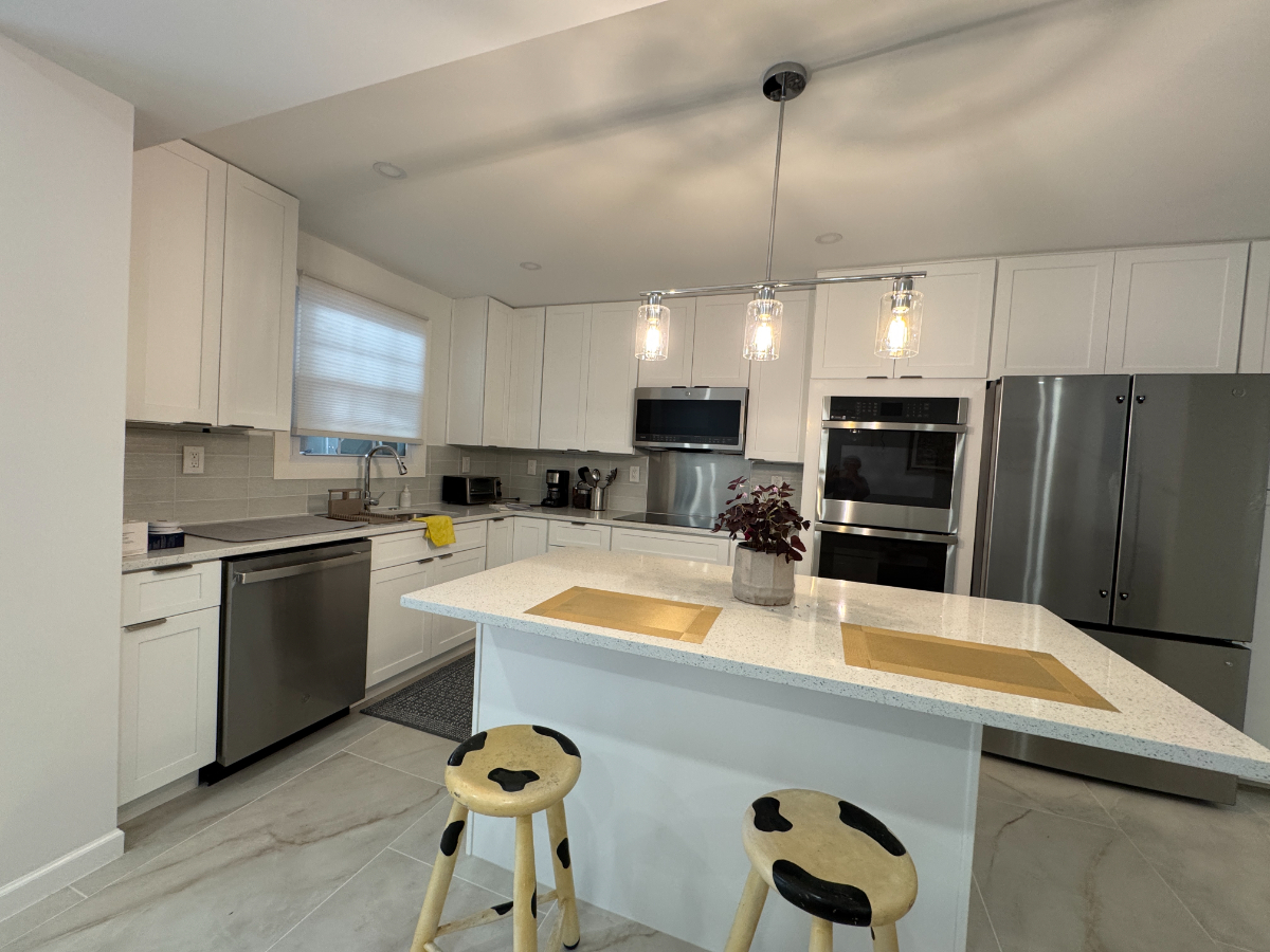 Newly renovated large luxury 1 bedroom - Photo 2