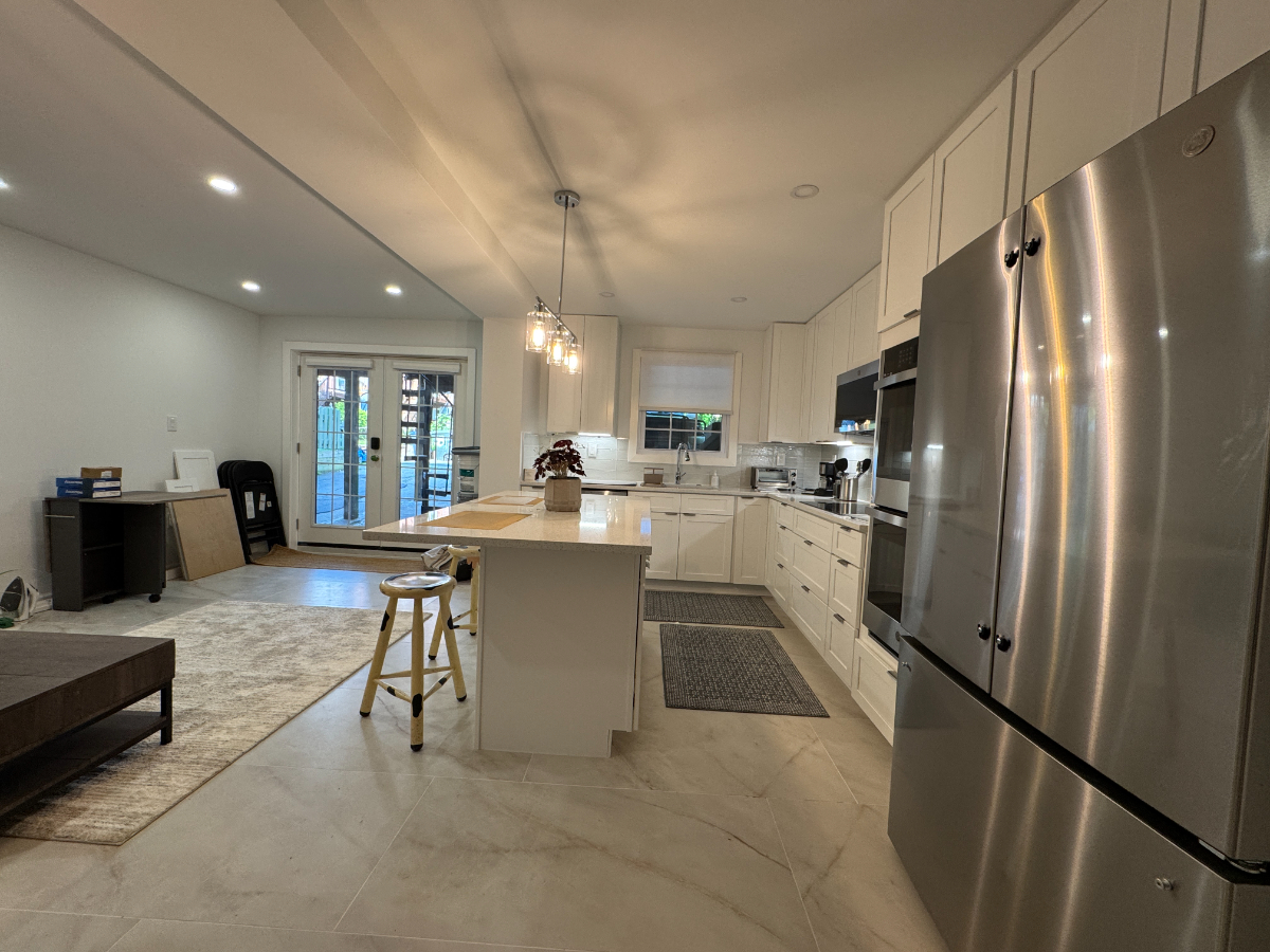 Newly renovated large luxury 1 bedroom - Photo 6