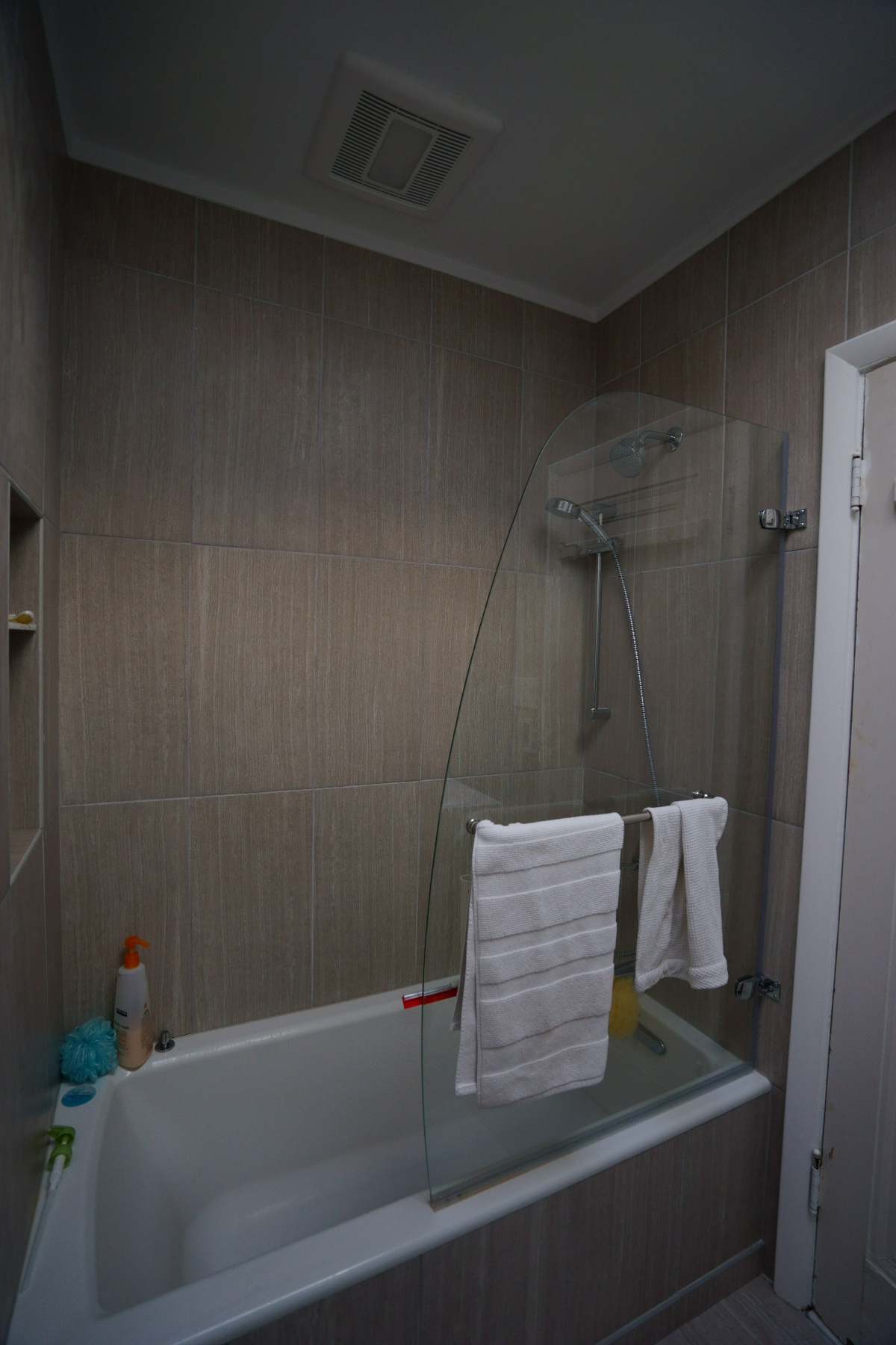 Newly renovated large luxury 1 bedroom - Photo 2
