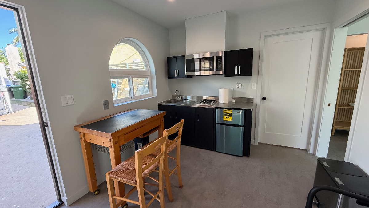 Bright and Comfortable West LA ADU with Private Patio Access - Photo 4