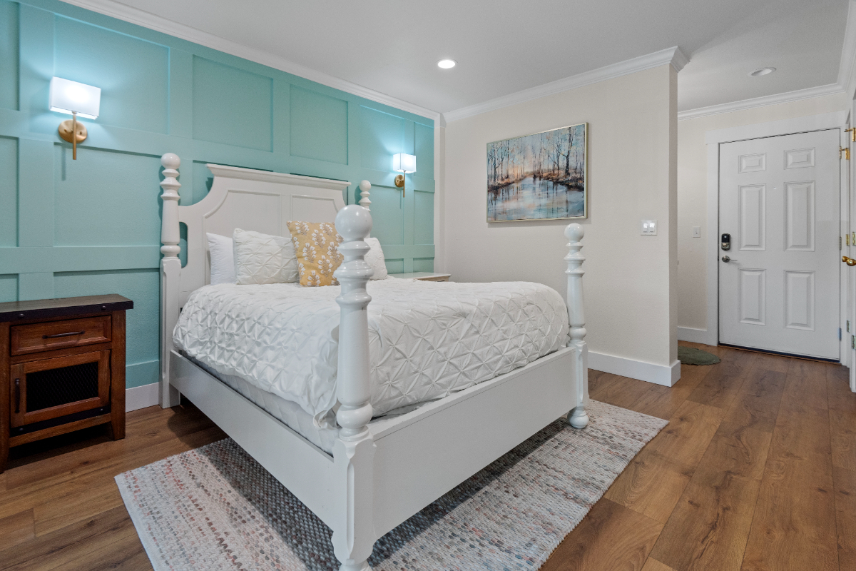 Modern One-Bedroom Condo with Balcony, Fireplace, and Walkable Downtown Access - Photo 4