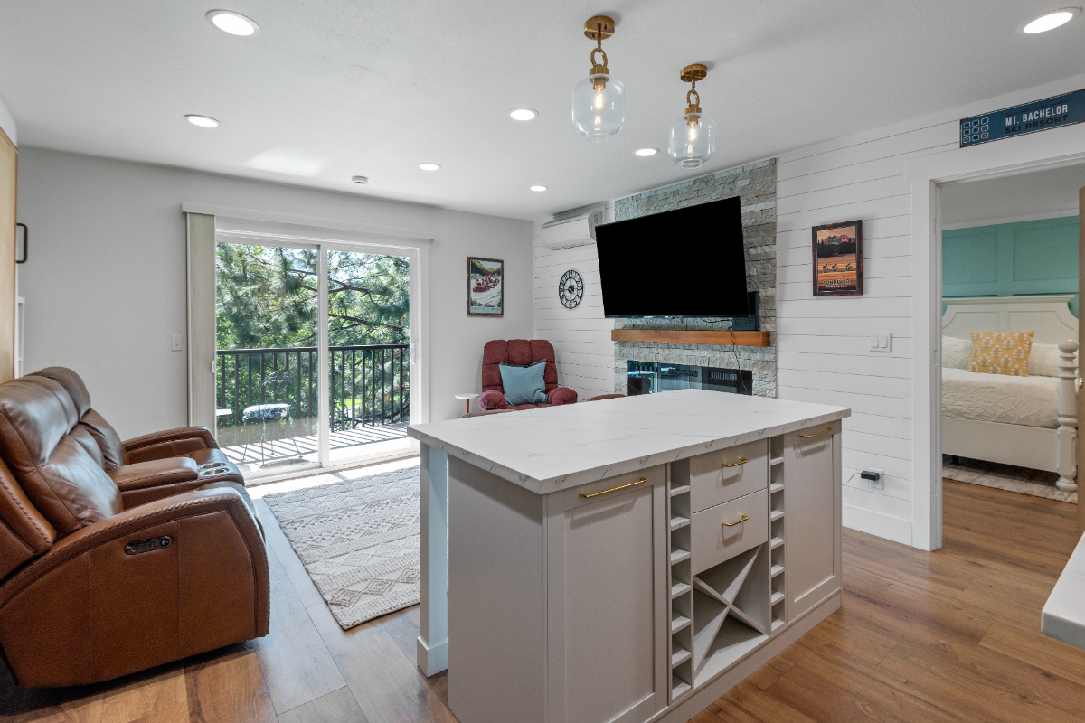 Modern One-Bedroom Condo with Balcony, Fireplace, and Walkable Downtown Access - Photo 1