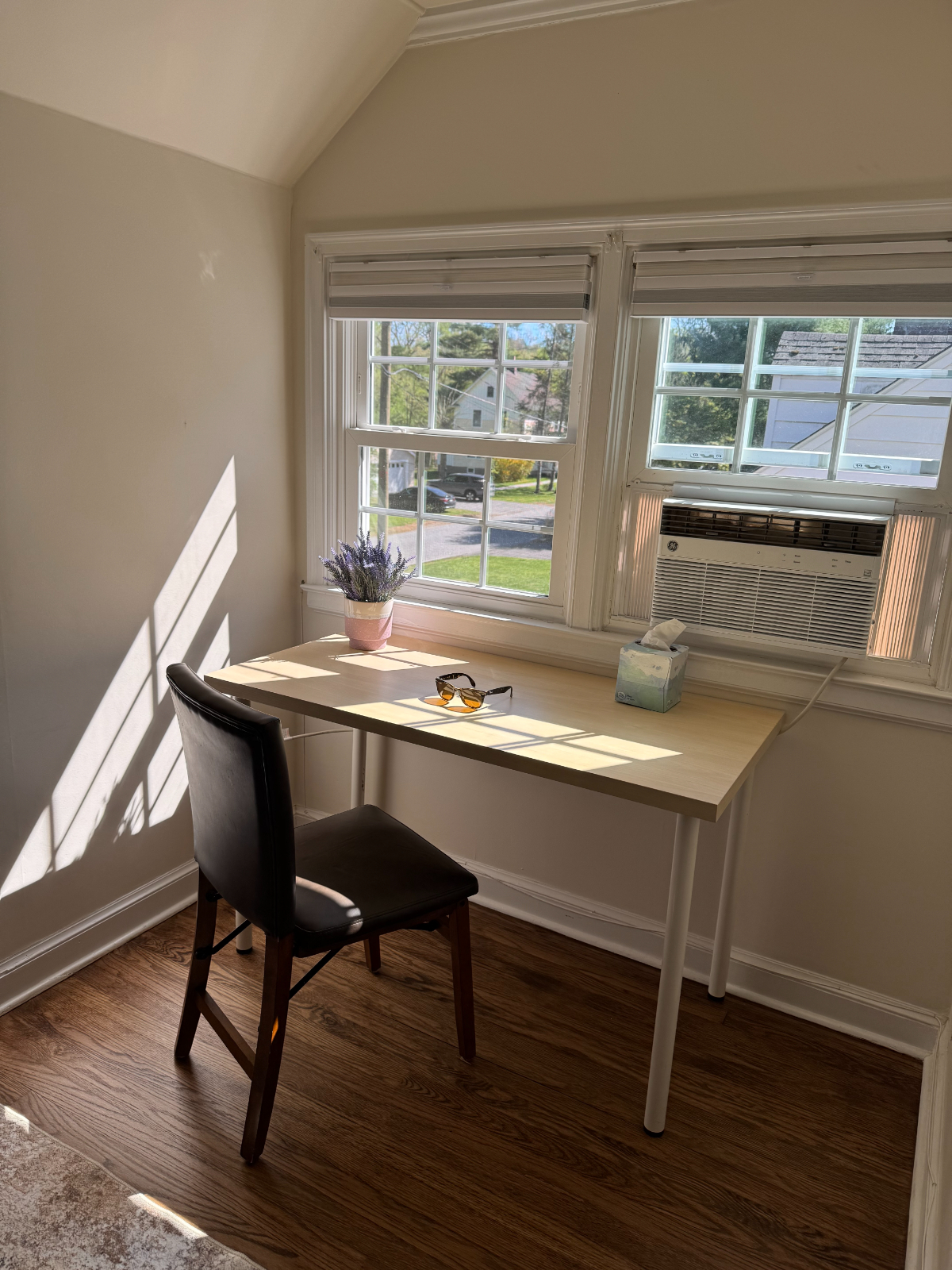 Charming 3BR Walk to Town & Train - Photo 7