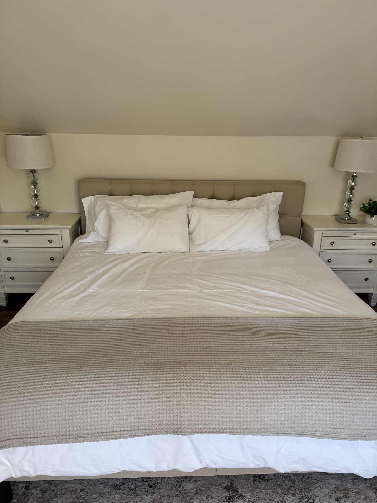 Charming 3BR Walk to Town & Train - Photo 8