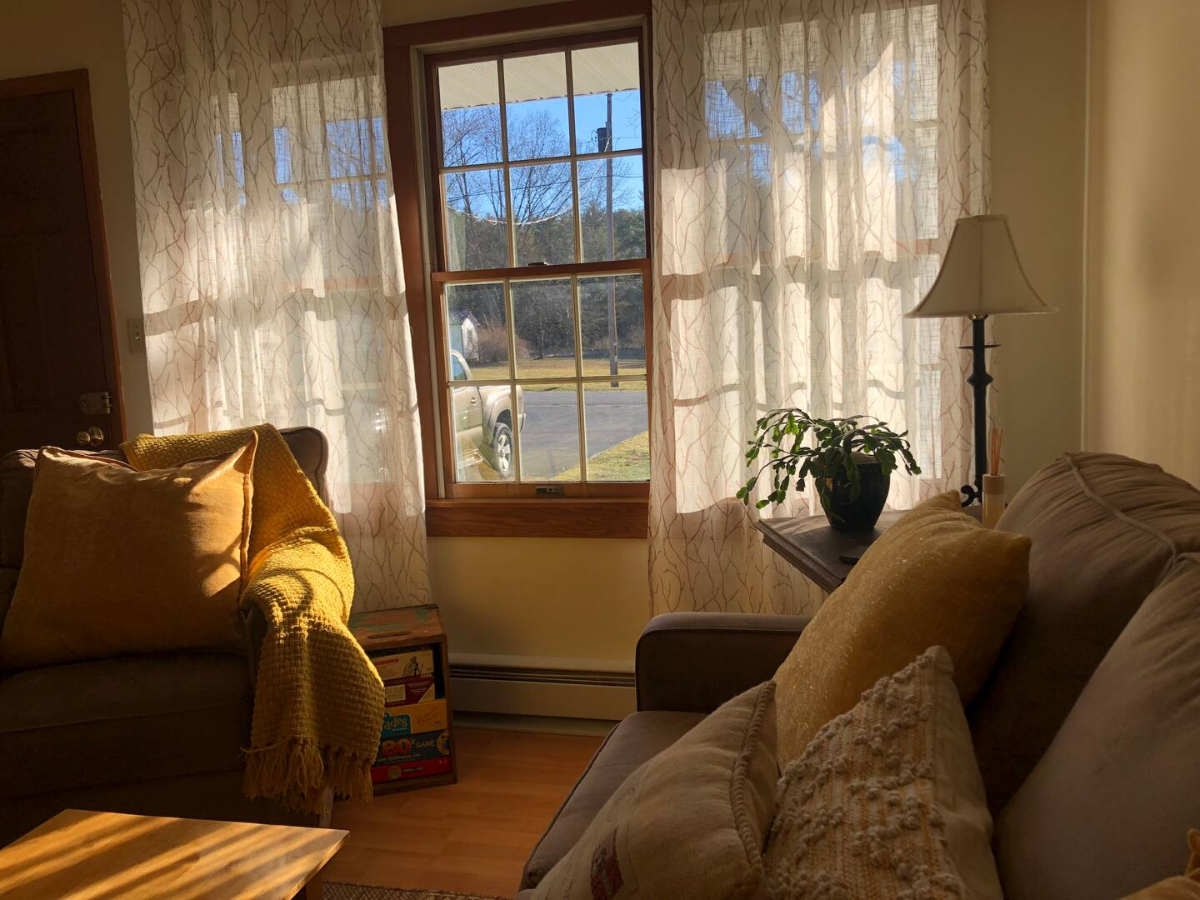 A Sweet Little Sunny Country House - East Bedroom - Photo 3