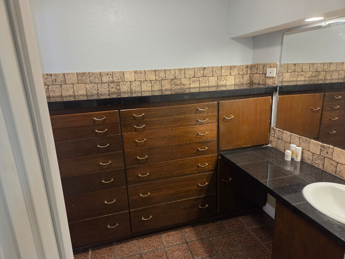 Private Bed/Bath in Large Home - Photo 6