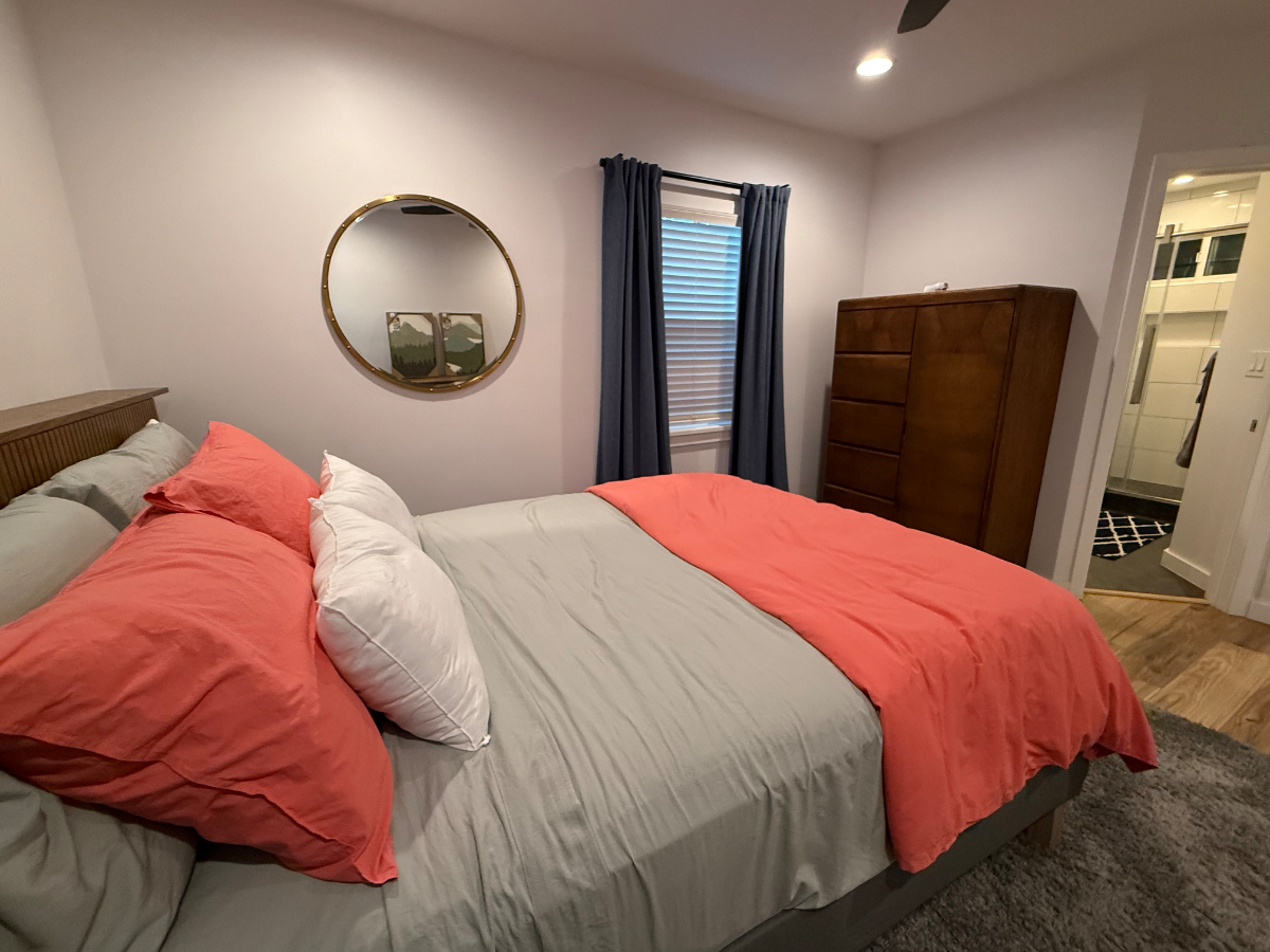 Bright & Modern 1-Bed Apartment Above Garage in Quiet, Gated Glassell Park Home - Conveniently Located - Photo 6