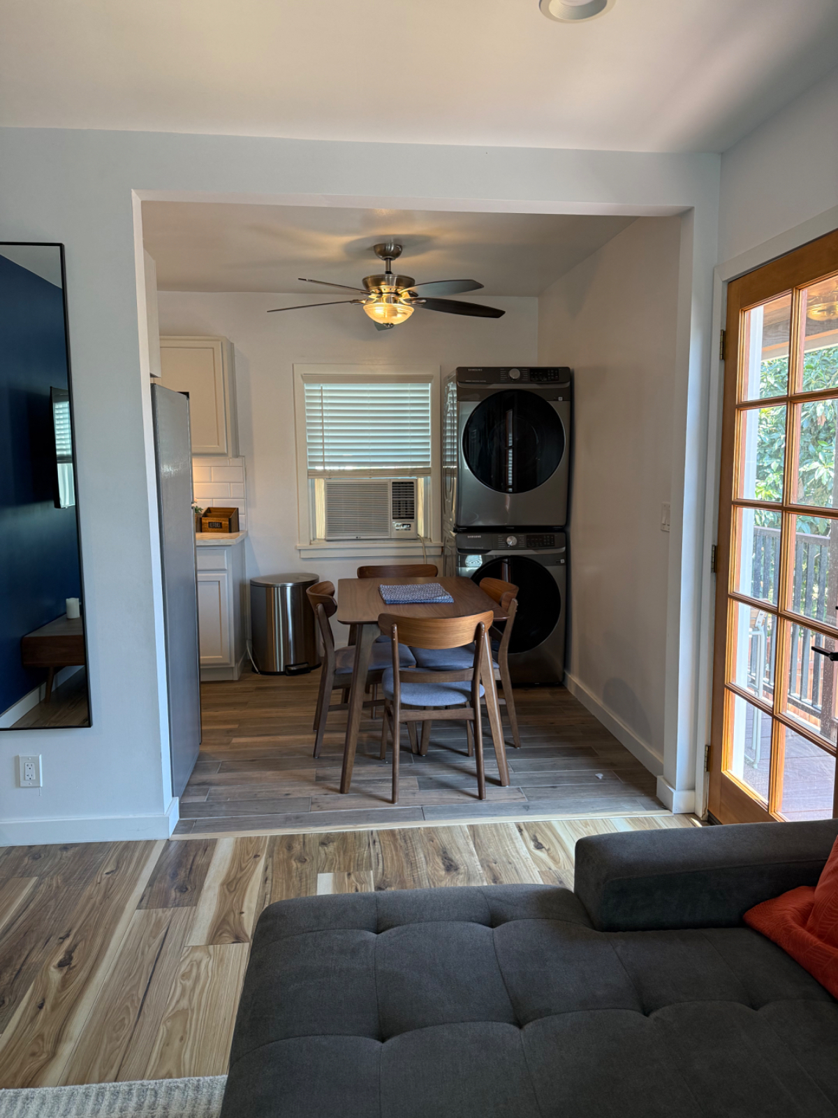 Bright & Modern 1-Bed Apartment Above Garage in Quiet, Gated Glassell Park Home - Conveniently Located - Photo 5