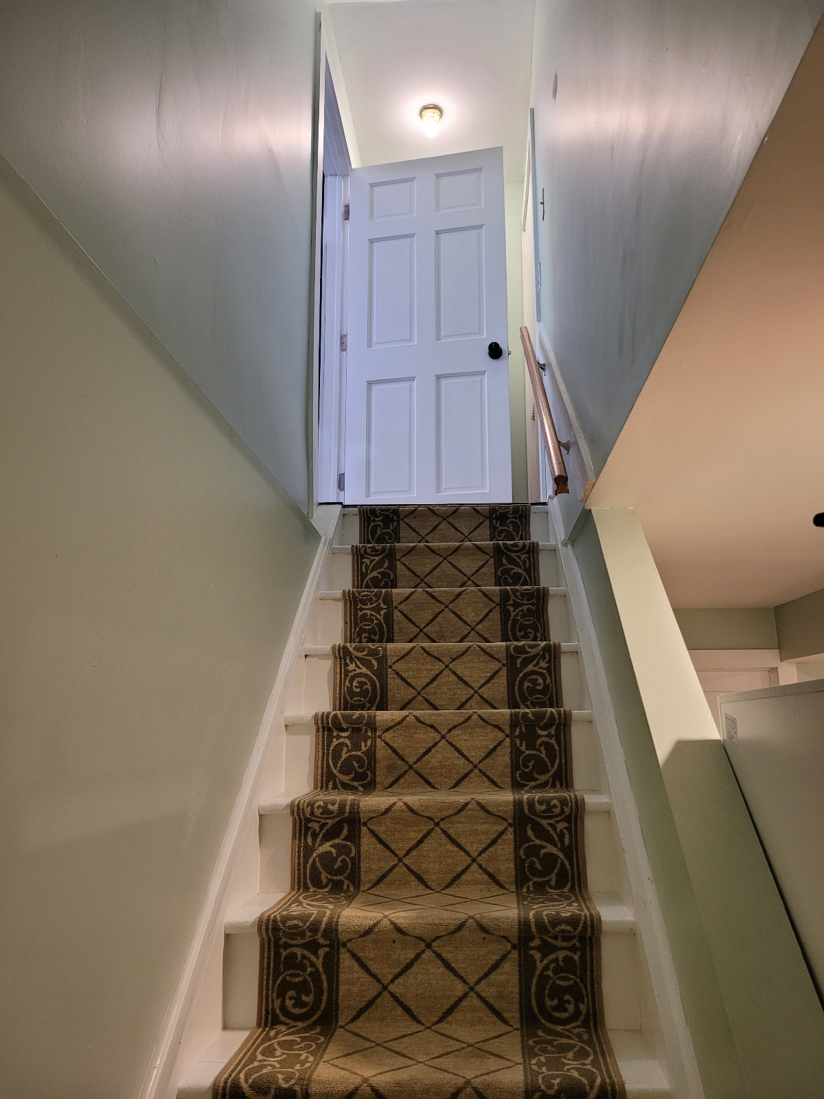 Freshly Renovated Duplex Apartment with Private Yard, Home Office, and Modern Kitchenette - All Util - Photo 10